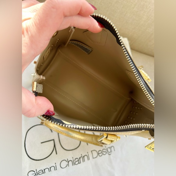 GUM Gianni Chiarini Gold Hand Purse - Picture 6 of 11